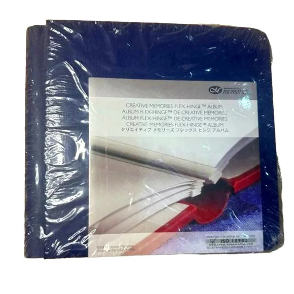 NEW CREATIVE MEMORIES Flex-Hinge Album Blue 7x7 Photo Safe Scrapbook (ISO 18902) - Picture 1 of 4